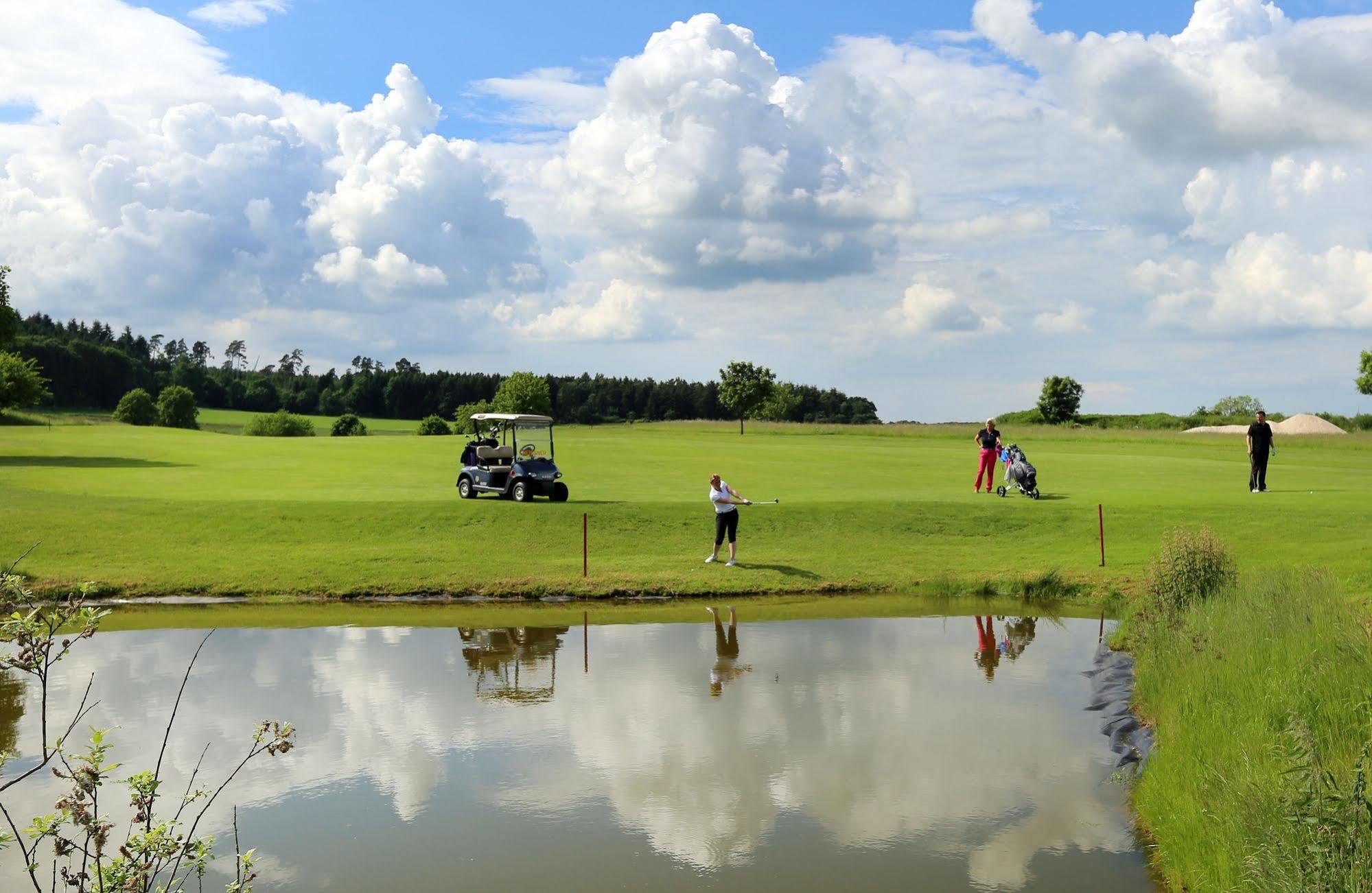 Apartments Golfpark Schlossgut Sickendorf Лаутербах Екстер'єр фото
